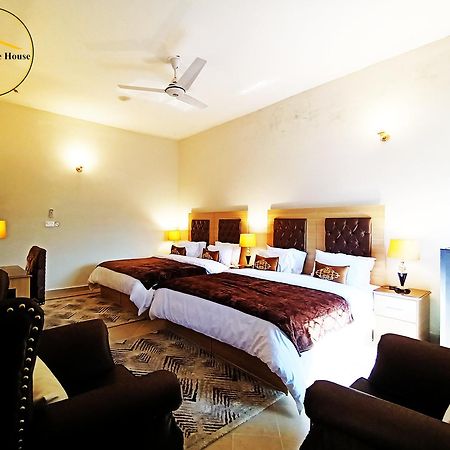 イスラマバード Grand Peace House I Bed & Breakfast エクステリア 写真