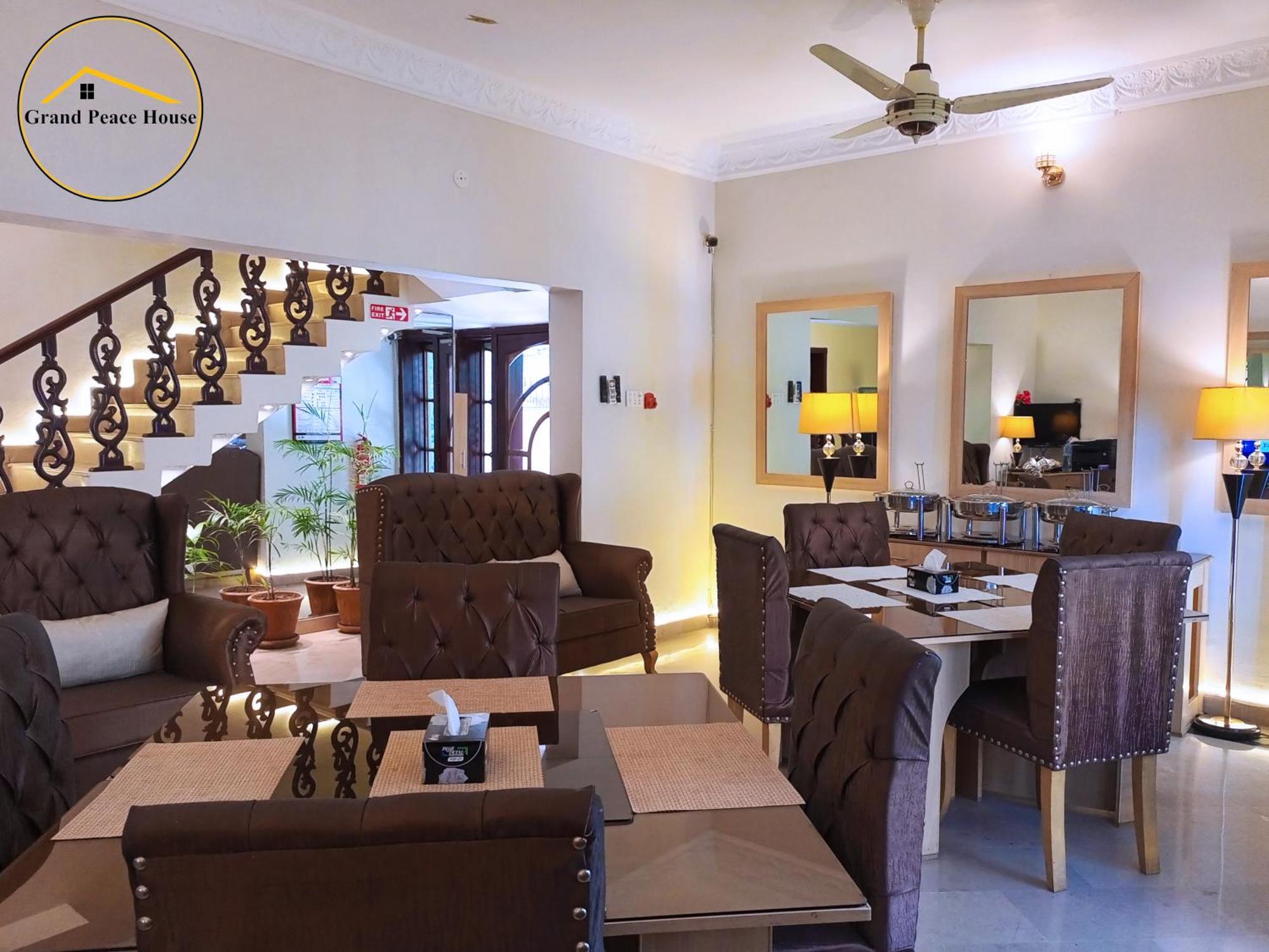 イスラマバード Grand Peace House I Bed & Breakfast エクステリア 写真