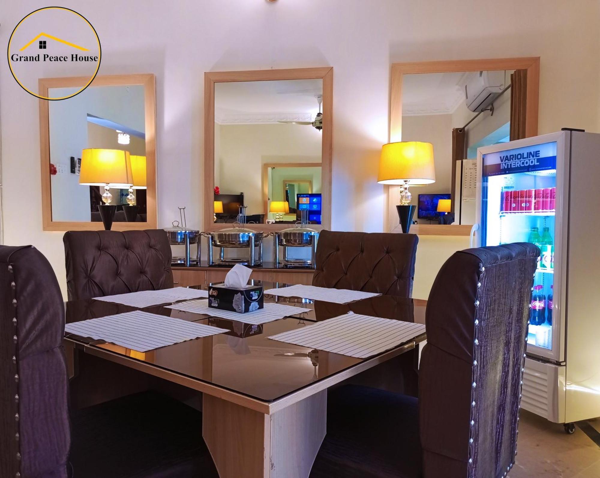 イスラマバード Grand Peace House I Bed & Breakfast エクステリア 写真