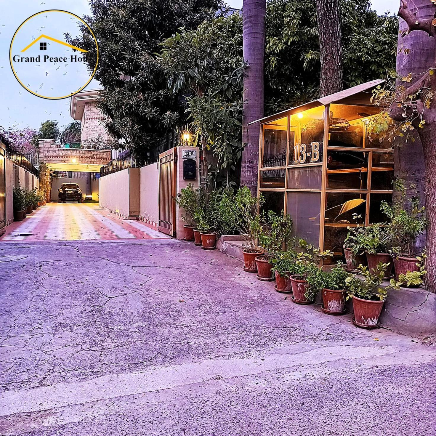 イスラマバード Grand Peace House I Bed & Breakfast エクステリア 写真