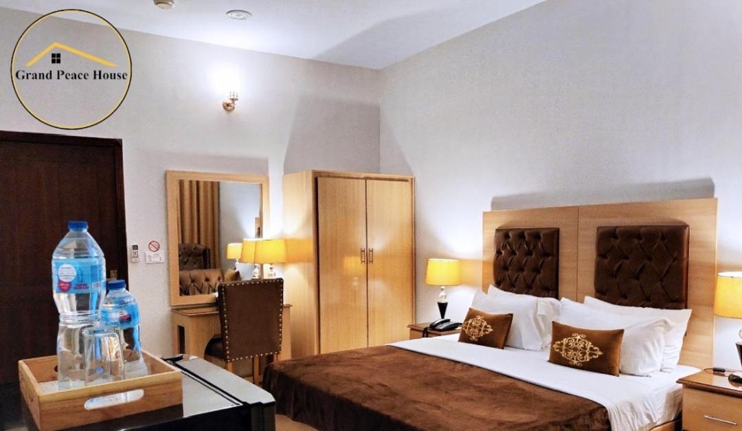 イスラマバード Grand Peace House I Bed & Breakfast エクステリア 写真