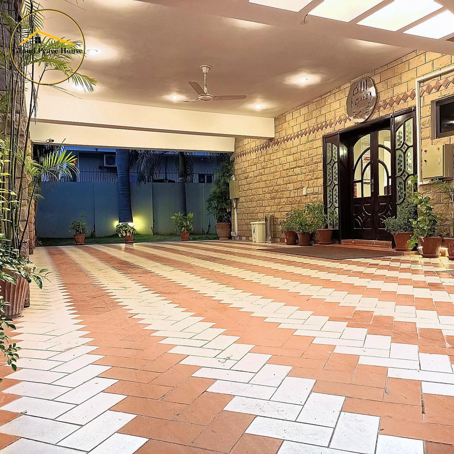 イスラマバード Grand Peace House I Bed & Breakfast エクステリア 写真