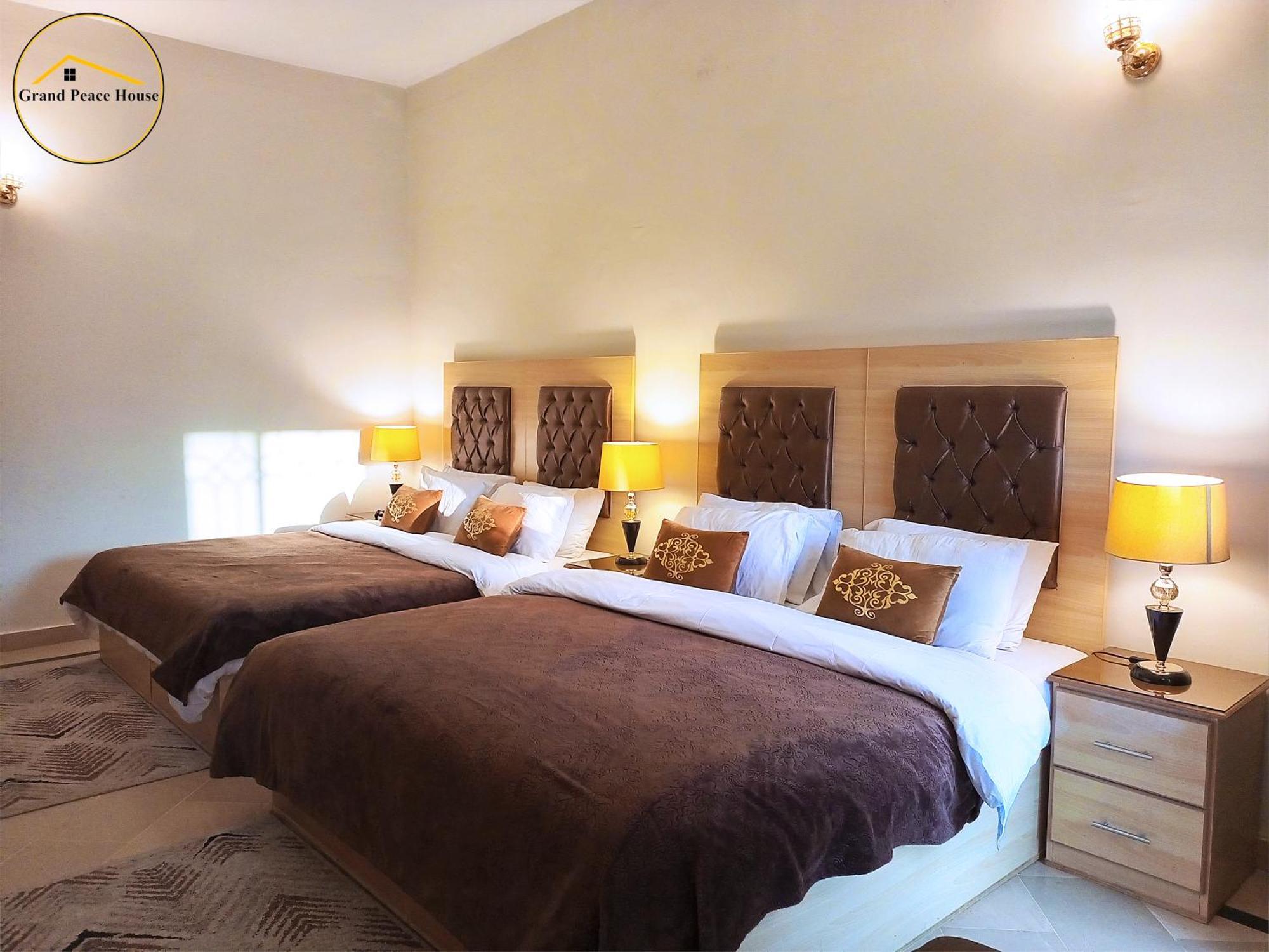 イスラマバード Grand Peace House I Bed & Breakfast エクステリア 写真