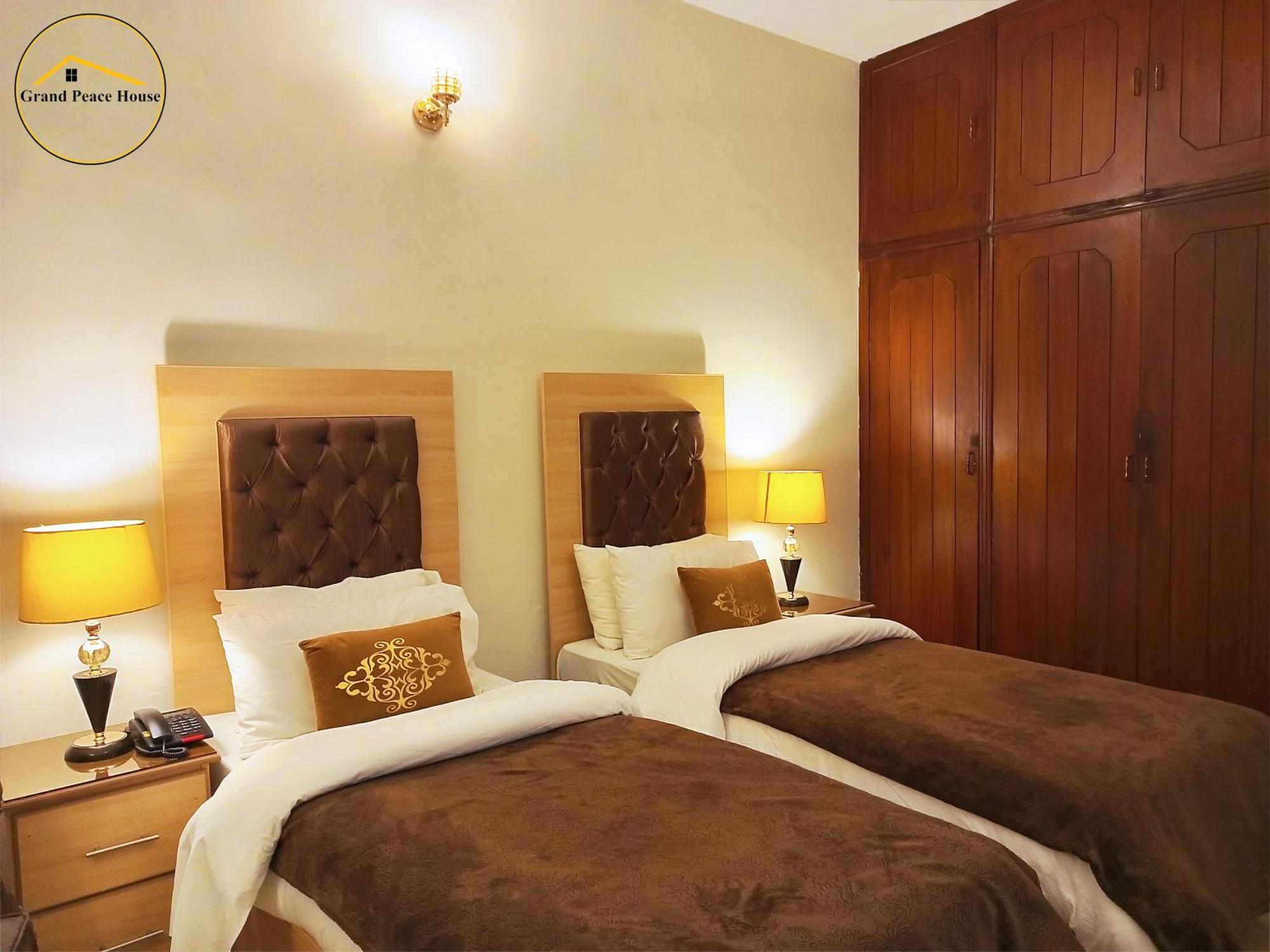 イスラマバード Grand Peace House I Bed & Breakfast エクステリア 写真