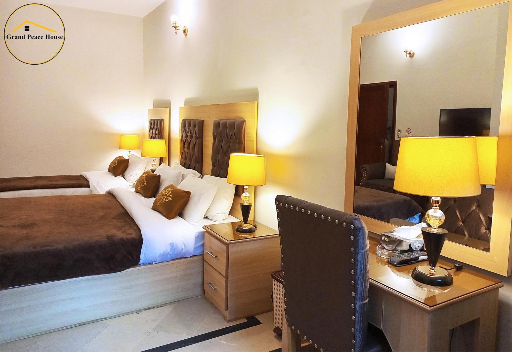 イスラマバード Grand Peace House I Bed & Breakfast エクステリア 写真