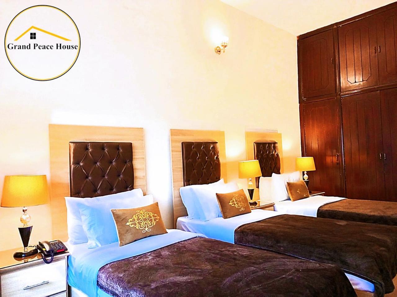 イスラマバード Grand Peace House I Bed & Breakfast エクステリア 写真